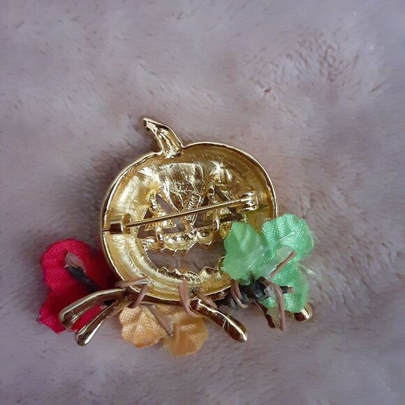 Vintage Avon Gold Tone Pumpkin Fabric Leaves Brooch Pin Halloween Fall - Picture 2 of 2